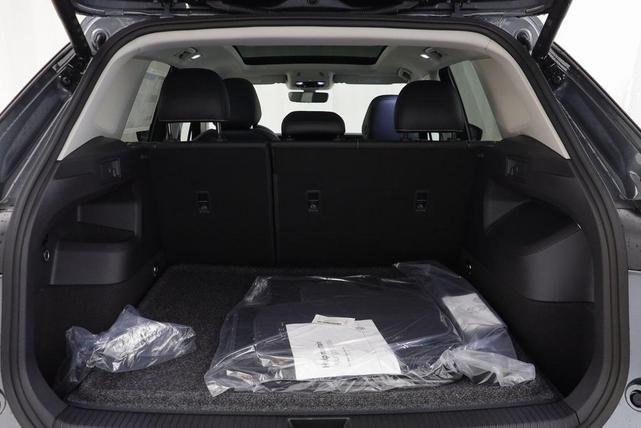 Photo of 2025 Platinum Gray Volkswagen Tiguan