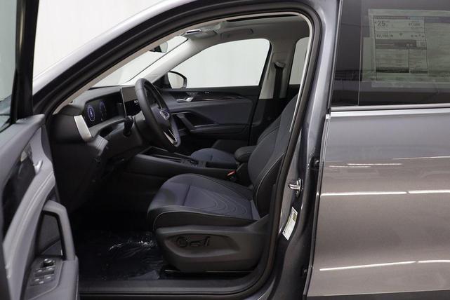 Photo of 2025 Platinum Gray Volkswagen Tiguan