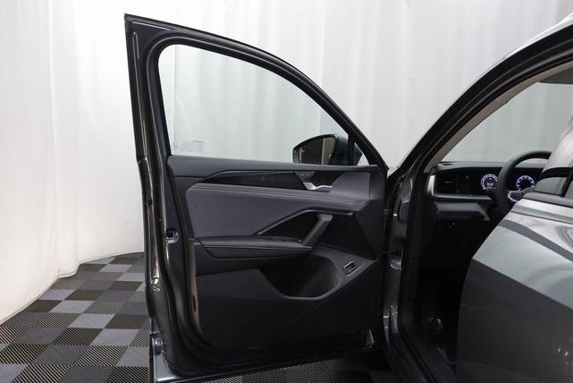 Photo of 2025 Platinum Gray Volkswagen Tiguan