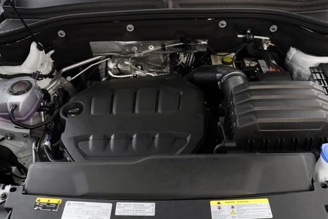 Photo of 2025 Pure White Volkswagen Atlas Cross Sport