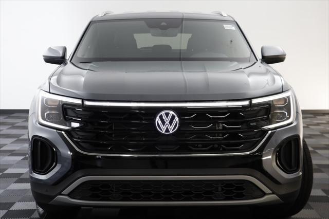 Photo of 2025 Platinum Gray Volkswagen Atlas Cross Sport