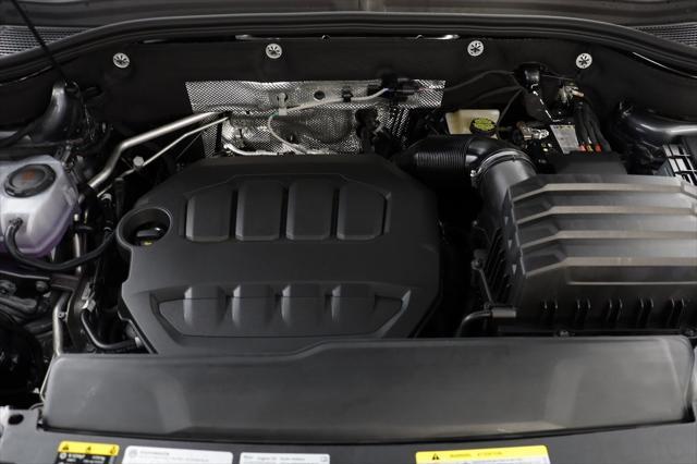 Photo of 2025 Platinum Gray Volkswagen Atlas Cross Sport