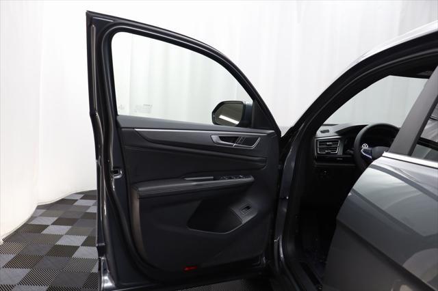 Photo of 2025 Platinum Gray Volkswagen Atlas Cross Sport