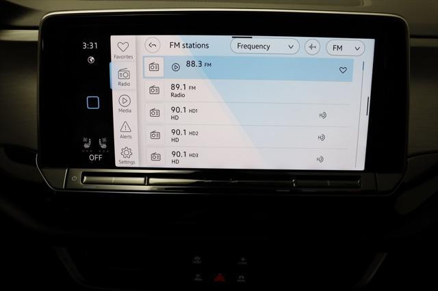 Photo of 2025 Platinum Gray Volkswagen Atlas Cross Sport
