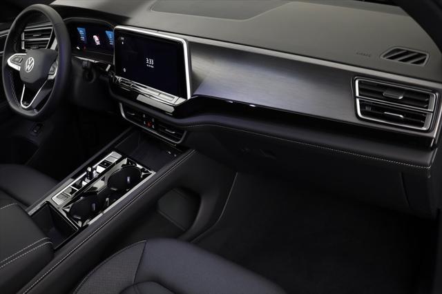 Photo of 2025 Platinum Gray Volkswagen Atlas Cross Sport