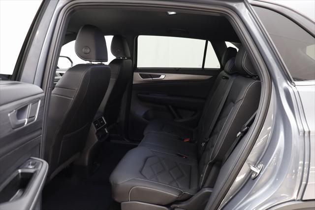 Photo of 2025 Platinum Gray Volkswagen Atlas Cross Sport