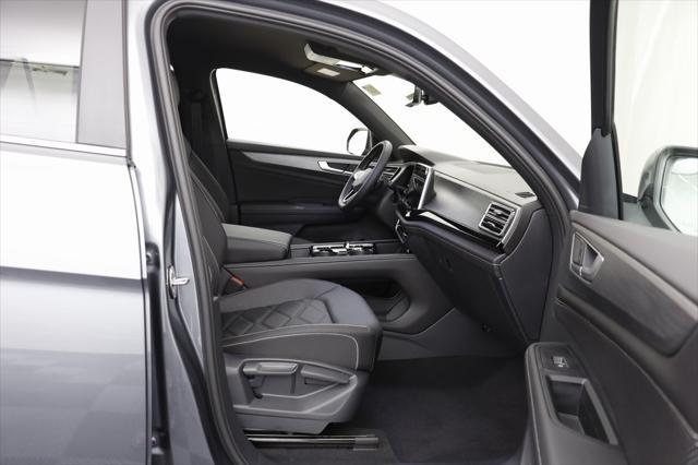 Photo of 2025 Platinum Gray Volkswagen Atlas Cross Sport