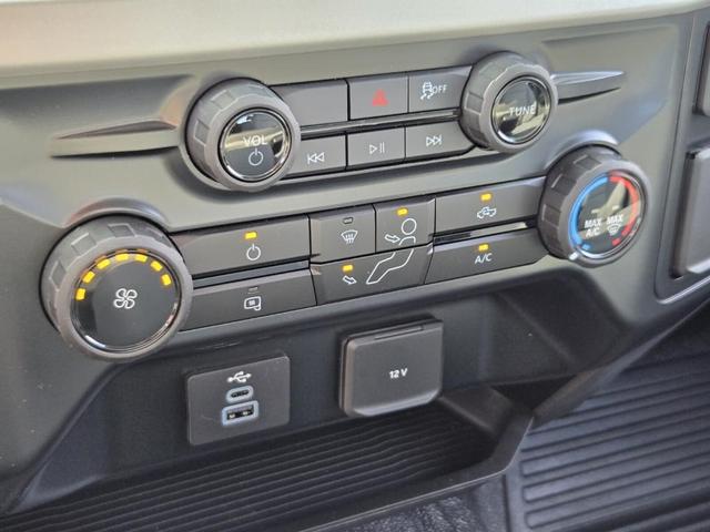 Photo of 2026 Oxford White Ford F-250