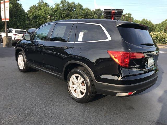 Photo of 2017 Black Honda Pilot