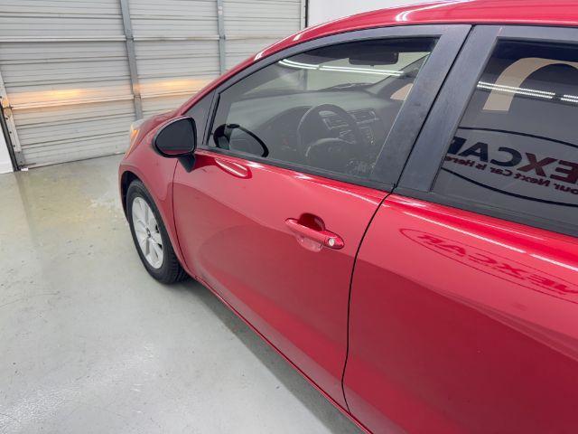 Photo of 2016 Red Kia Rio