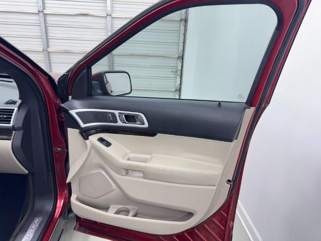 Photo of 2015 Red Ford Explorer
