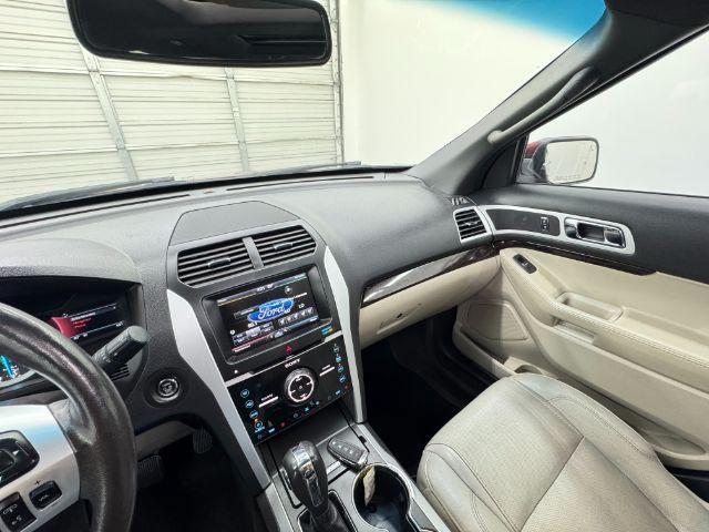 Photo of 2015 Red Ford Explorer