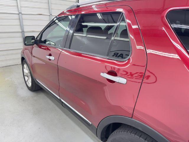 Photo of 2015 Red Ford Explorer