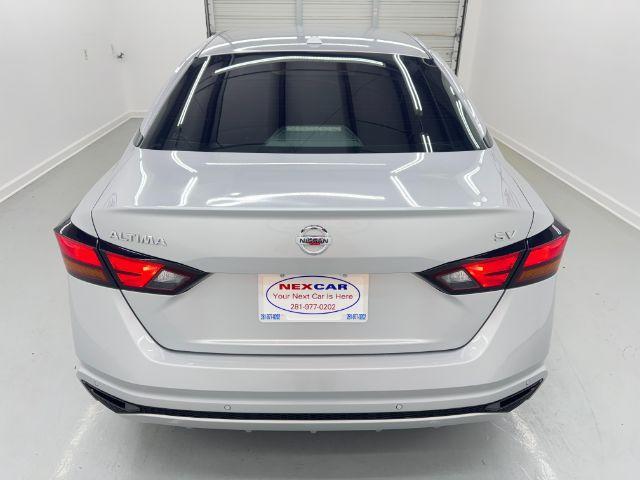 Photo of 2022 Silver Nissan Altima