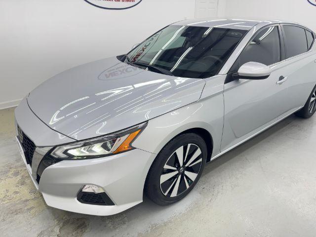Photo of 2022 Silver Nissan Altima