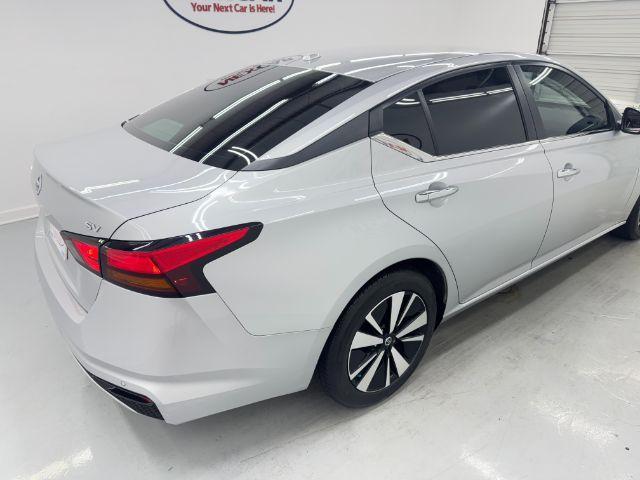 Photo of 2022 Silver Nissan Altima