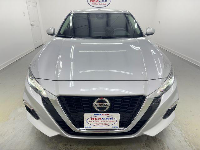 Photo of 2022 Silver Nissan Altima