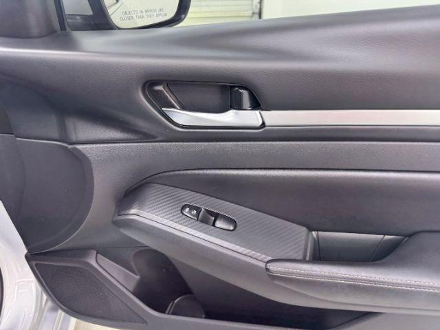 Photo of 2022 Silver Nissan Altima