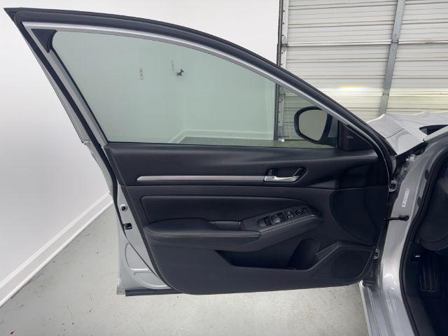 Photo of 2022 Silver Nissan Altima
