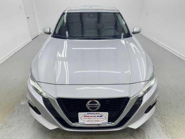 Photo of 2022 Silver Nissan Altima