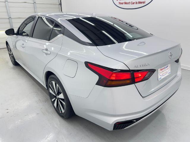 Photo of 2022 Silver Nissan Altima