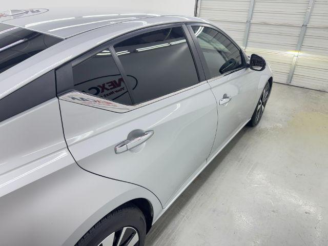 Photo of 2022 Silver Nissan Altima