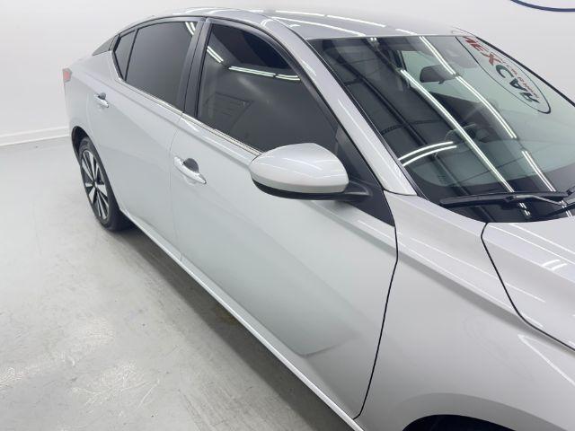 Photo of 2022 Silver Nissan Altima