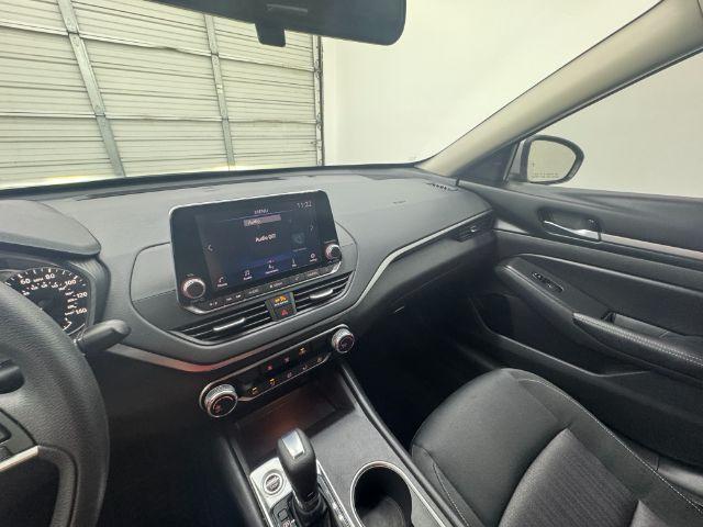 Photo of 2022 Silver Nissan Altima