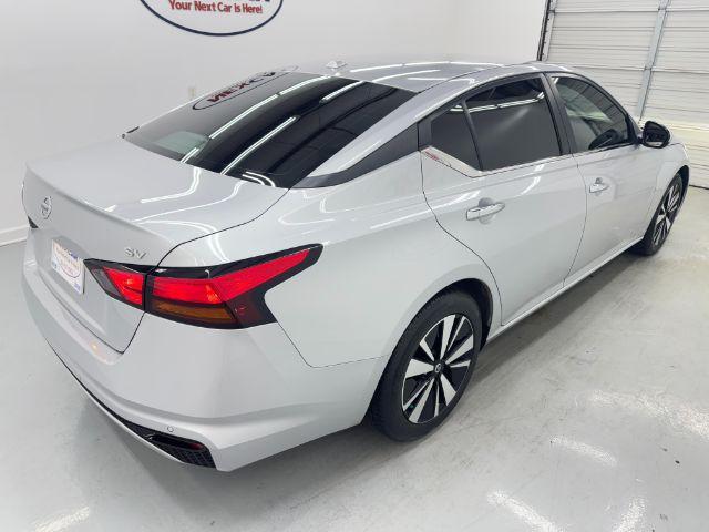 Photo of 2022 Silver Nissan Altima