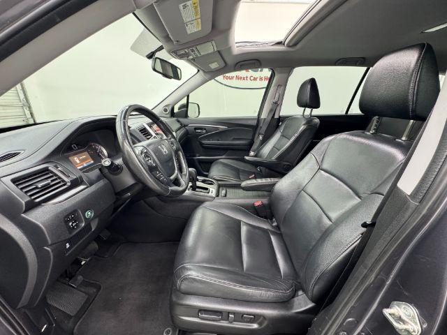 Photo of 2018 Gray Honda Pilot