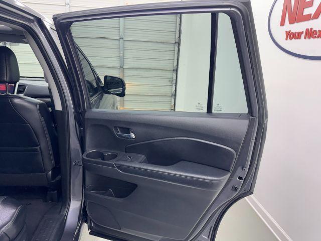 Photo of 2018 Gray Honda Pilot