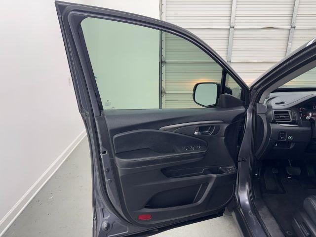Photo of 2018 Gray Honda Pilot