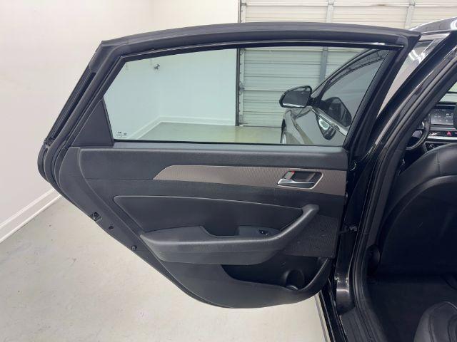 Photo of 2018 Phantom Black Hyundai SONATA