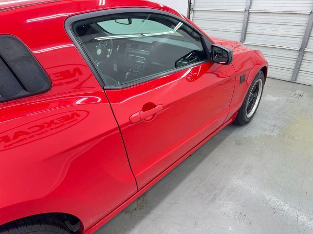 Photo of 2014 Red Ford Mustang