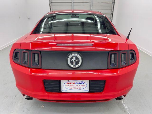 Photo of 2014 Red Ford Mustang