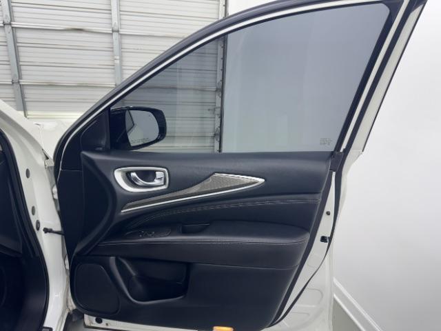 Photo of 2019 Majestic White INFINITI QX60