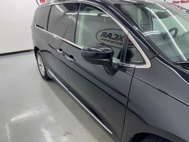 Photo of 2017 Black Chrysler Pacifica