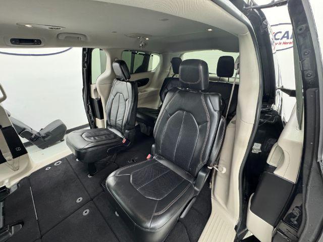 Photo of 2017 Black Chrysler Pacifica