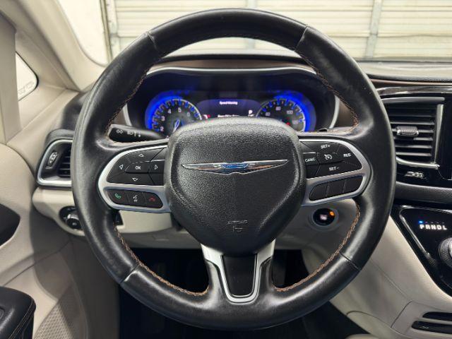 Photo of 2017 Black Chrysler Pacifica