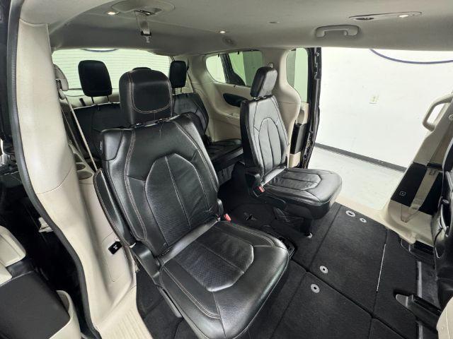 Photo of 2017 Black Chrysler Pacifica