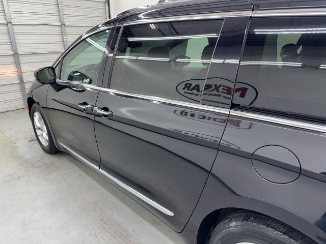 Photo of 2017 Black Chrysler Pacifica