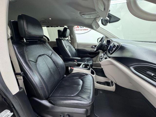 Photo of 2017 Black Chrysler Pacifica