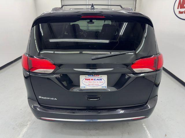 Photo of 2017 Black Chrysler Pacifica