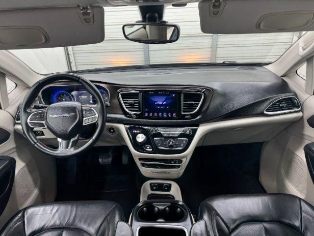 Photo of 2017 Black Chrysler Pacifica