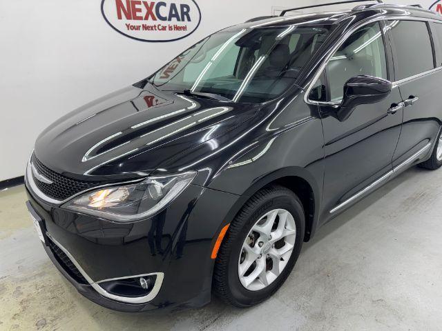 Photo of 2017 Black Chrysler Pacifica