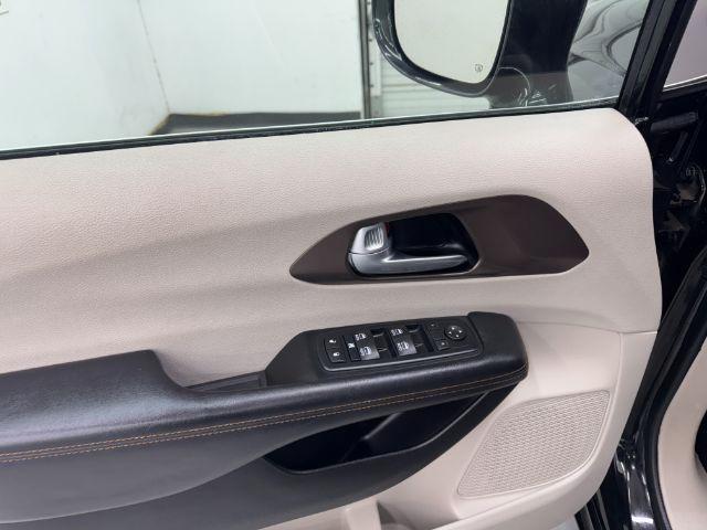 Photo of 2017 Black Chrysler Pacifica