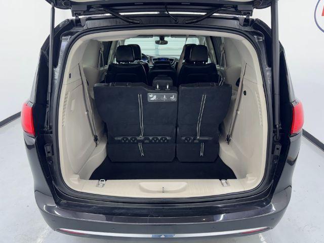 Photo of 2017 Black Chrysler Pacifica