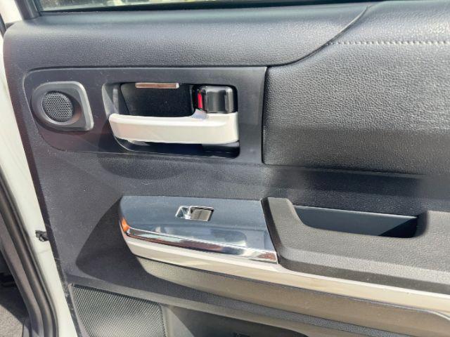 Photo of 2018 White Toyota Tundra