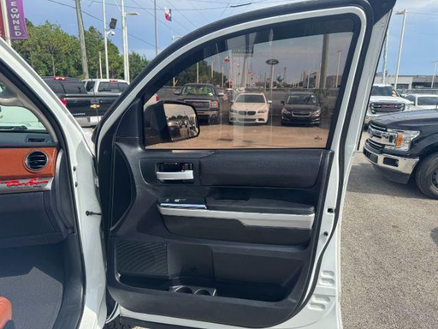 Photo of 2018 White Toyota Tundra