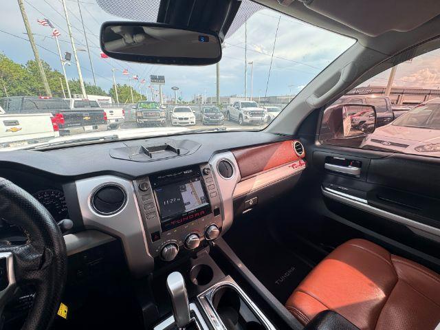 Photo of 2018 White Toyota Tundra